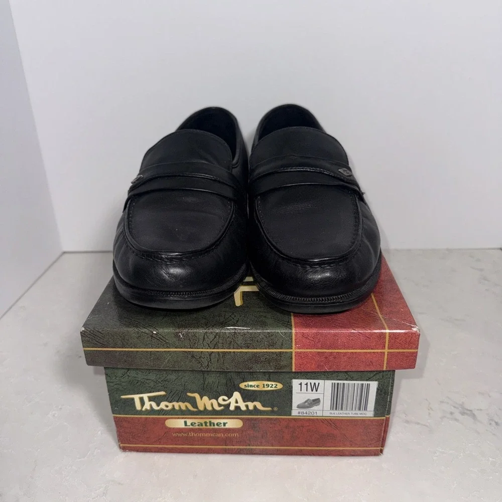 Thom McAn Men's Black Loafer Shoes- Size 11 Wide  EXCELLENT